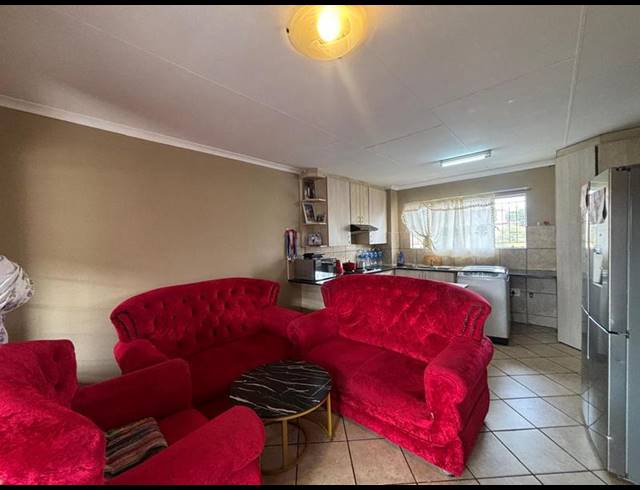 2 BEDROOM APARTMENT FOR SALE IN FLORIDA GLEN